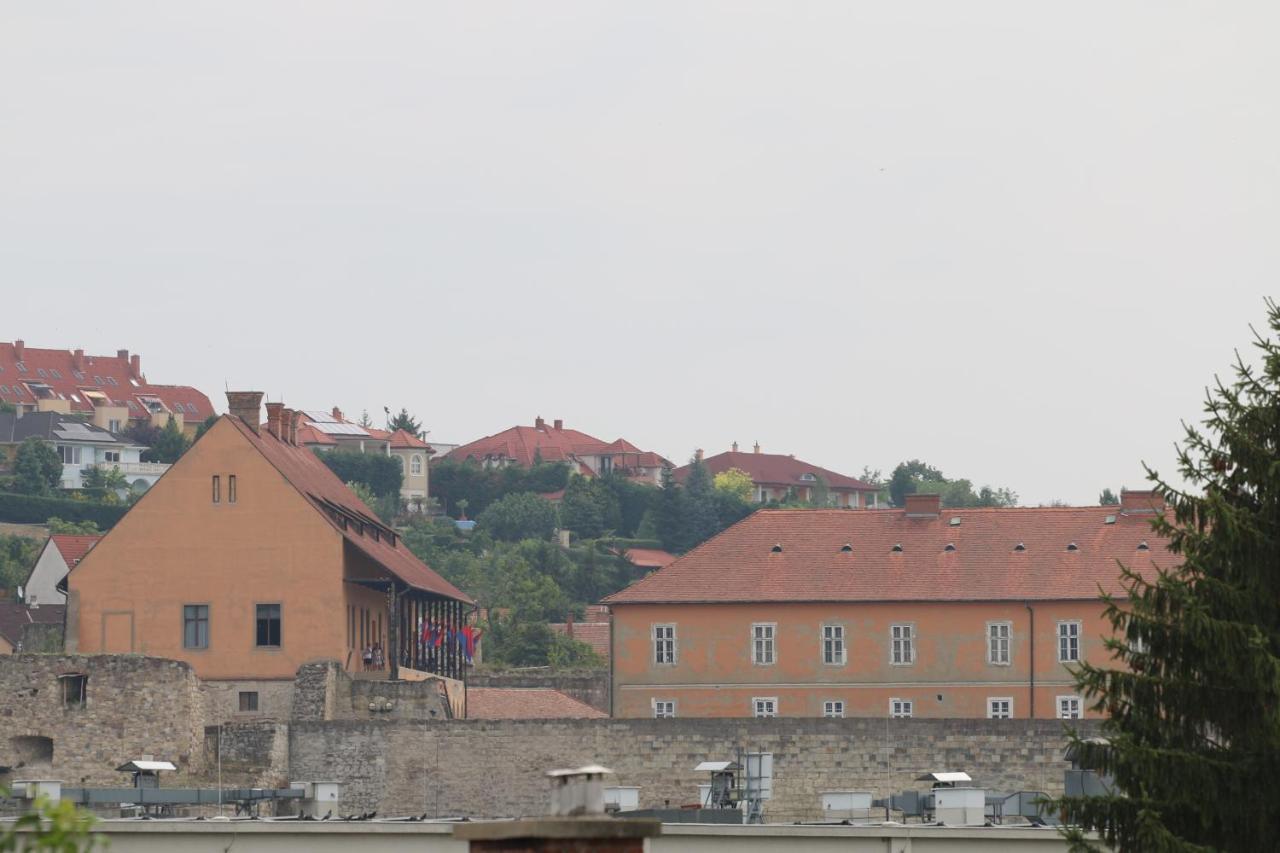 Egri Csillagocska Apartman Exteriör bild
