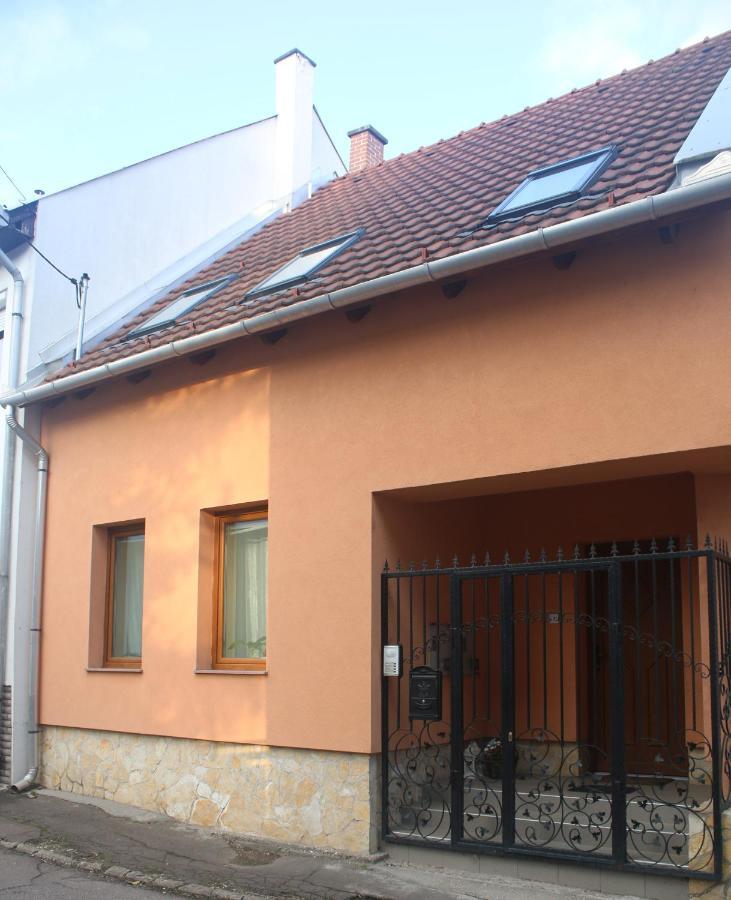 Egri Csillagocska Apartman Exteriör bild